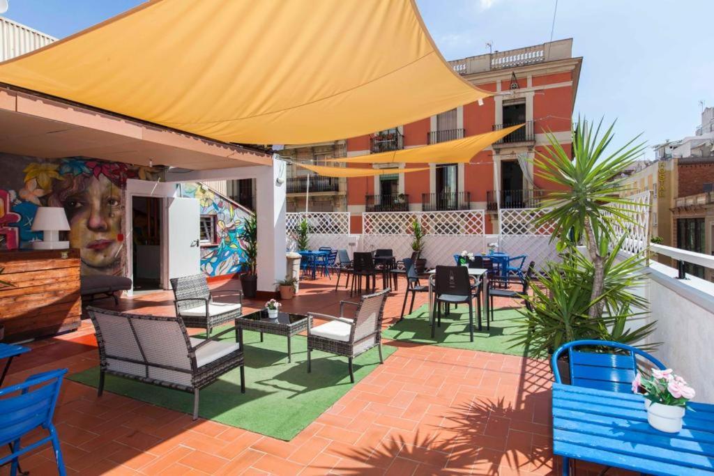 Heylola! Hostel Barcelona Bagian luar foto